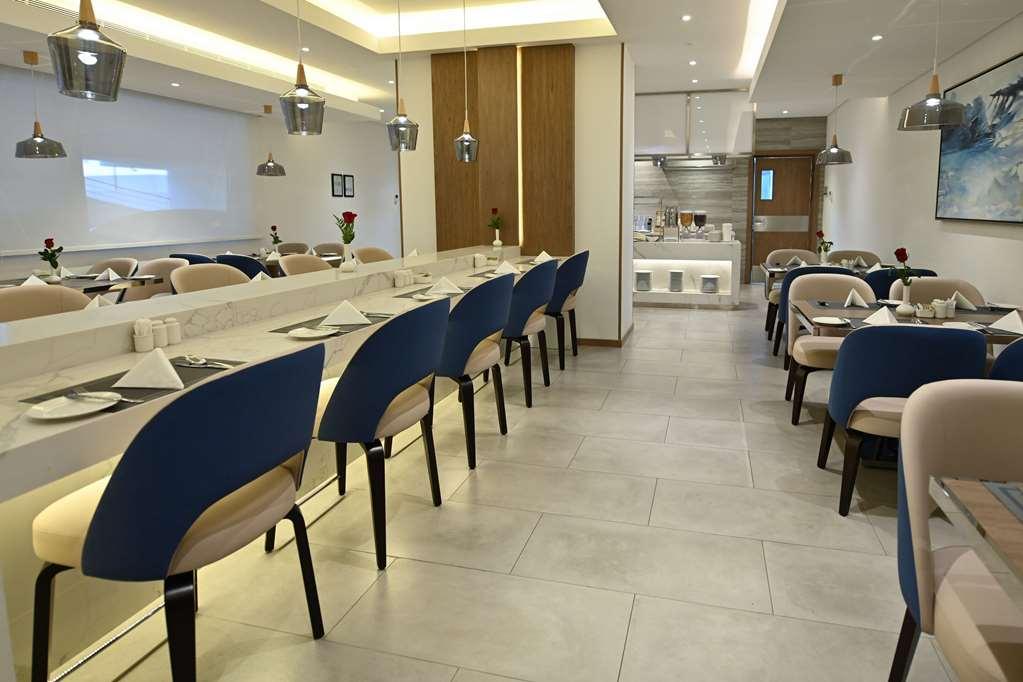 Comfort Hotel Jeddah King Road Ресторан фото