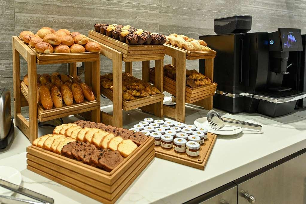 Comfort Hotel Jeddah King Road Ресторан фото